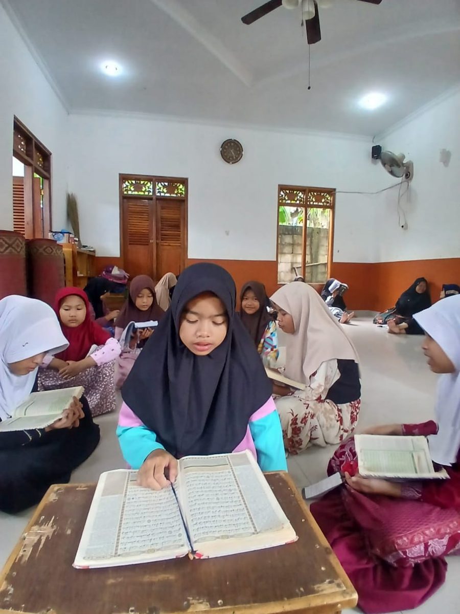 Anak-anak mengaji